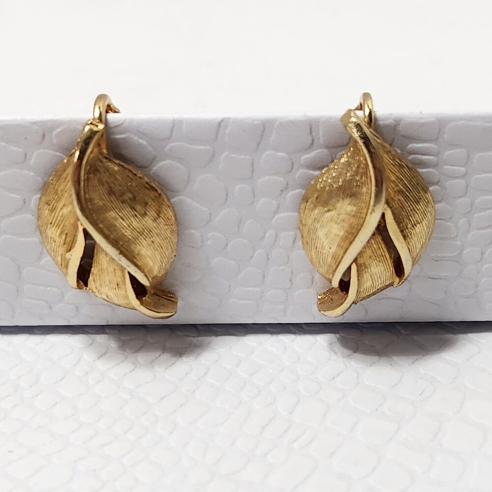 Vintage Gold Tone Leaf Clip On Earrings Textured Brushed Mid Century 1960s